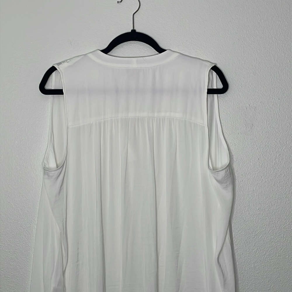 Vince Camuto White Sleeveless Blouse - Picture 7 of 9